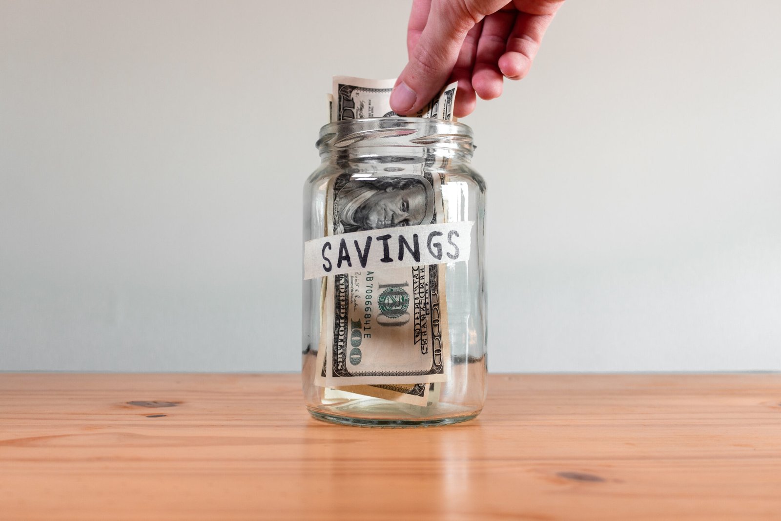 High Interest Savings Accounts with No Fees: Top Choices for Maximizing Your Savings in 2024